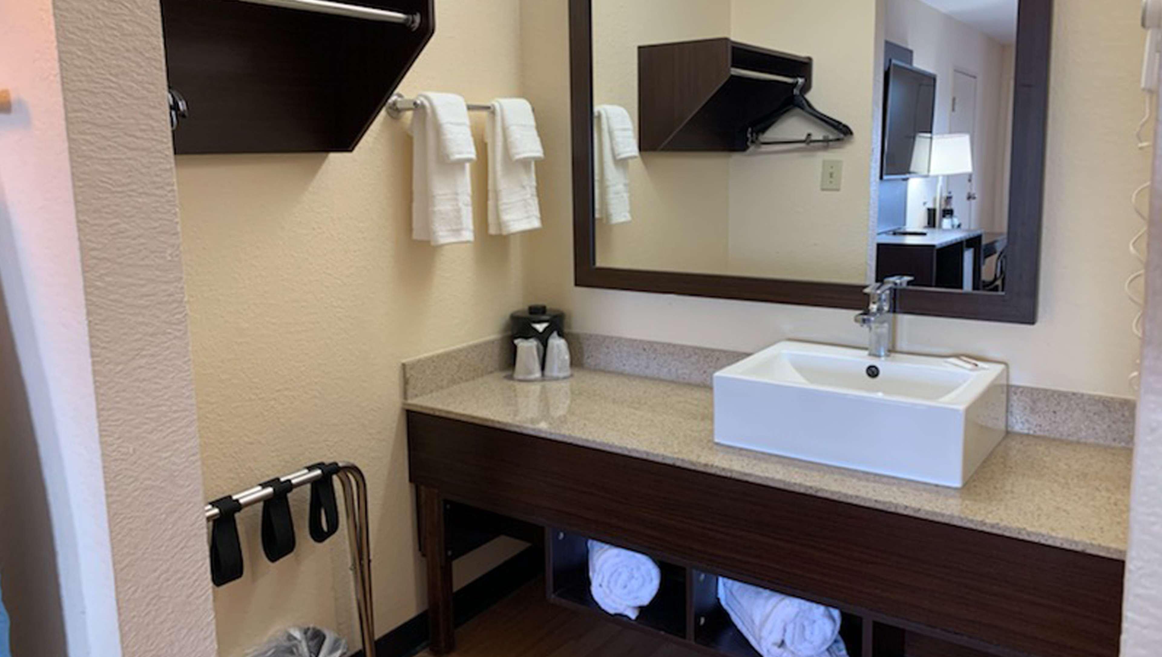 Quality Inn & Suites I-10 Near Fiesta Texas San Antonio Esterno foto