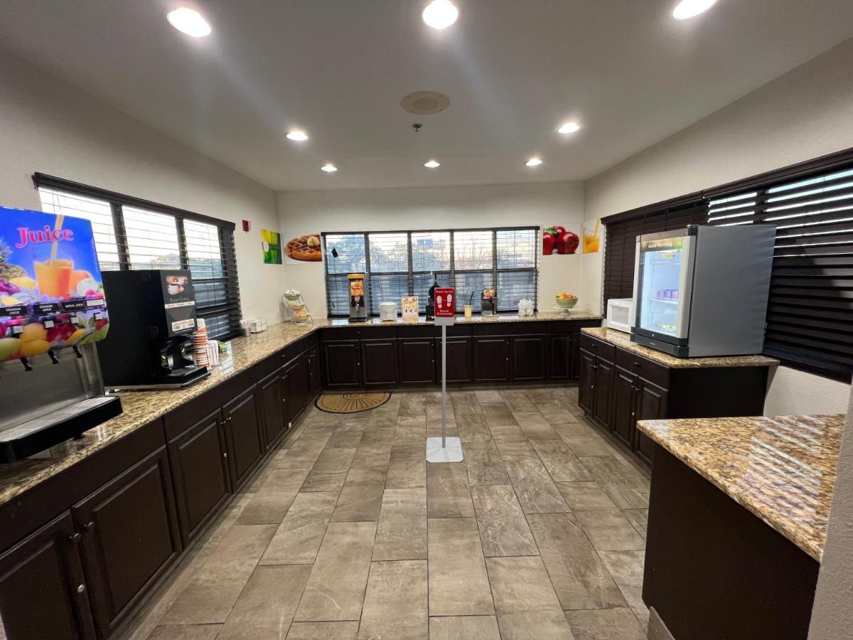 Quality Inn & Suites I-10 Near Fiesta Texas San Antonio Esterno foto