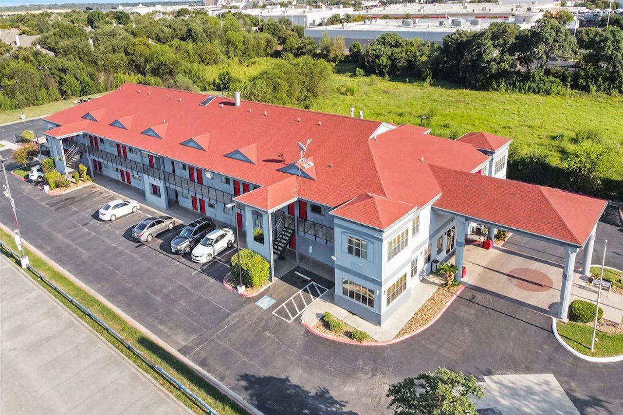 Quality Inn & Suites I-10 Near Fiesta Texas San Antonio Esterno foto
